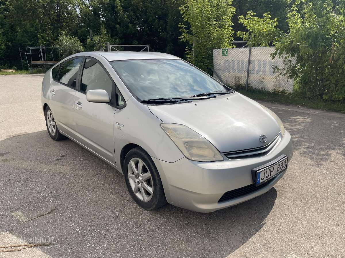 Toyta Prius rent