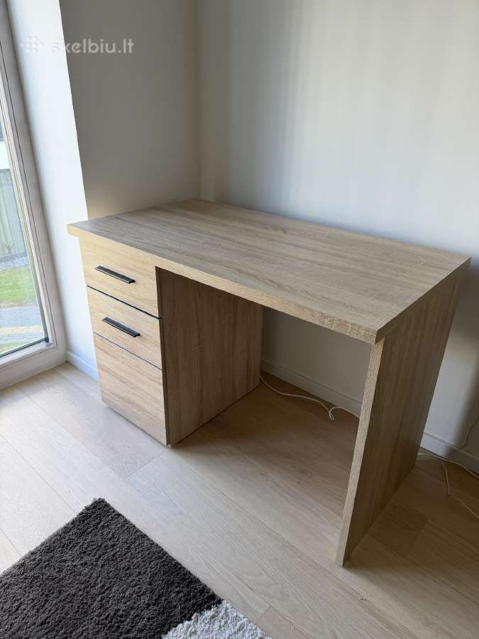 Rašomasis stalas su spintele