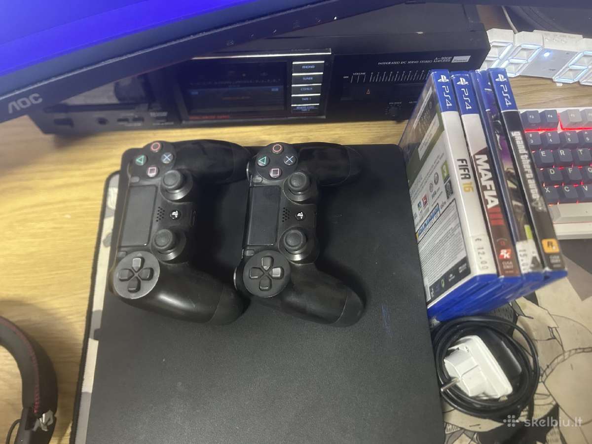 Ps4 su 2 pultais ir 5 žaidimais