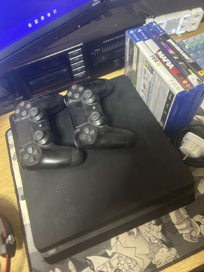 Ps4 su 2 pultais ir 5 žaidimais - nuotraukos Nr. 3