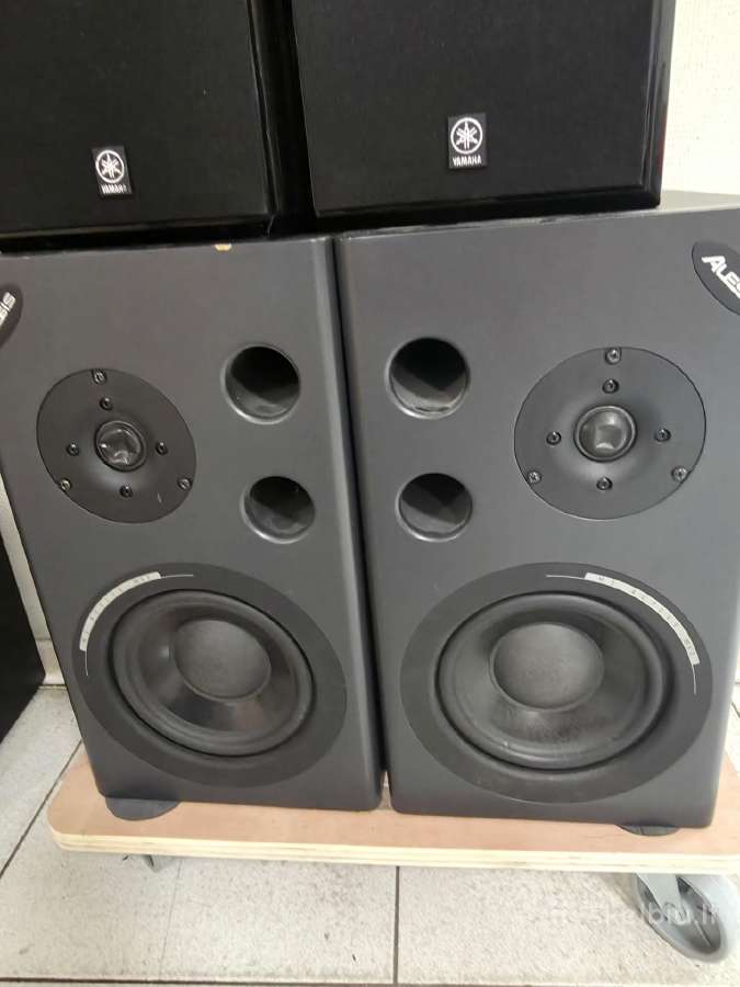 Alesis M1