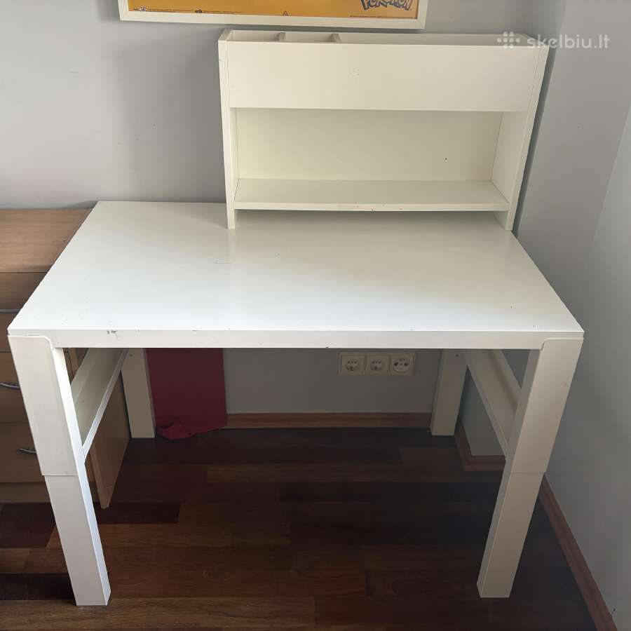 Vaikiškas rašomasis stalas su kėde