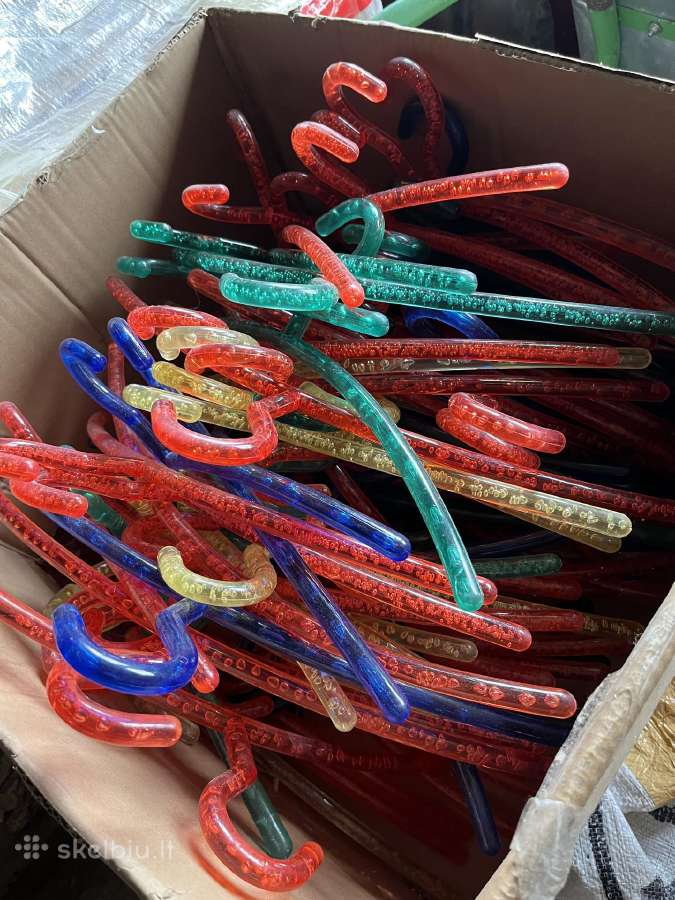 Parduodamos naudotos plastikinės pakabos - nuotraukos Nr. 3
