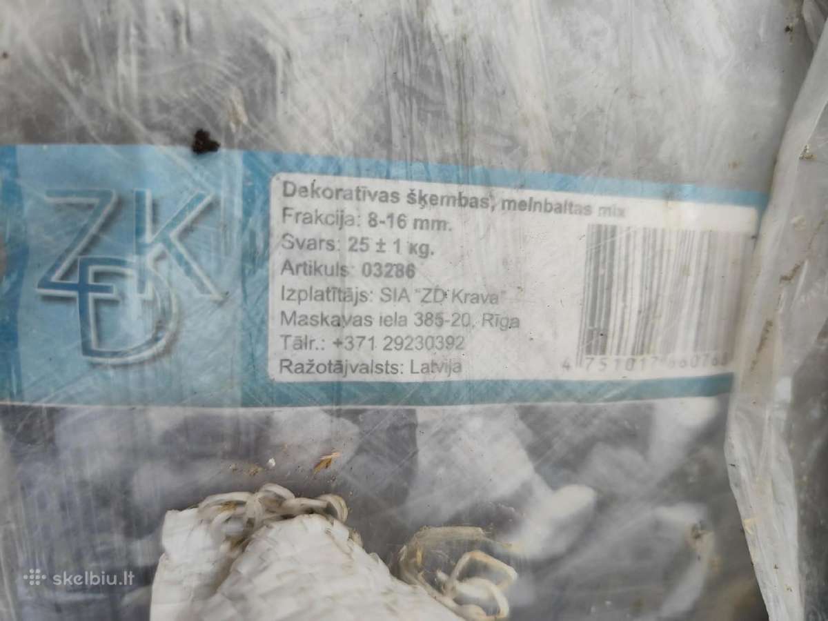 Juodų - baltų dekoratyvinės skaldos mišinys