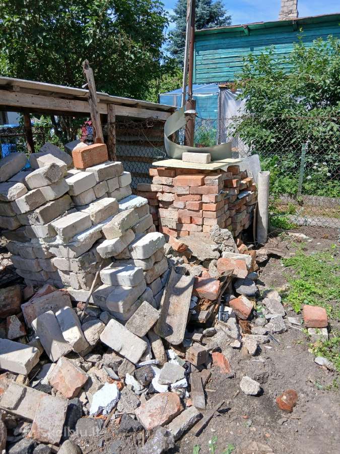 Atiduodu plytas ir statybinį laužą