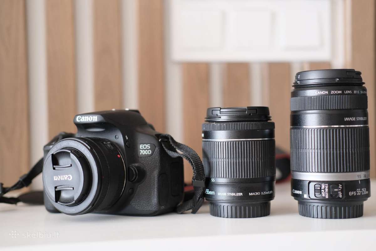 Canon EOS 700d + 3 objektyvai + 2 baterijos