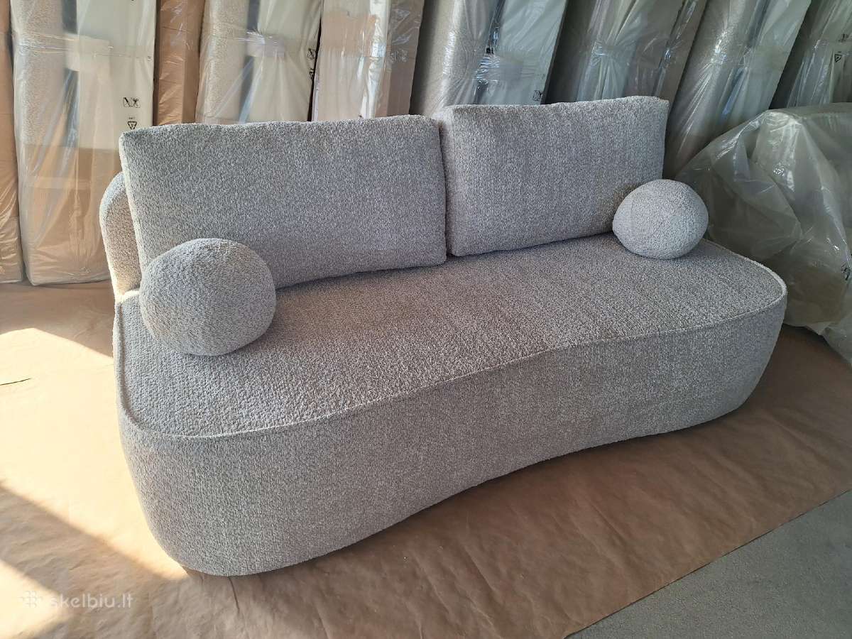 Nenaudota moderni Sofa su miegama dalimi.