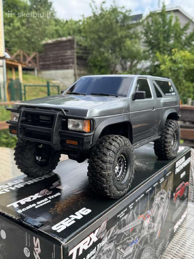 Traxxas trx4 Nissan pathfinder