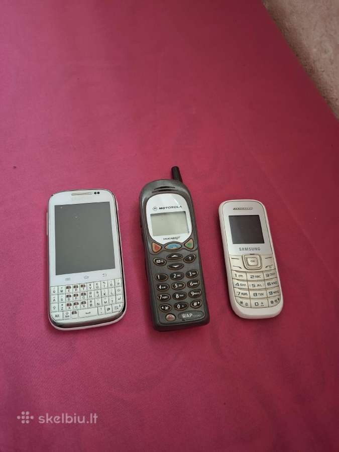 Retro ir mygtukinių telefonų rinkinys (3 vnt.)