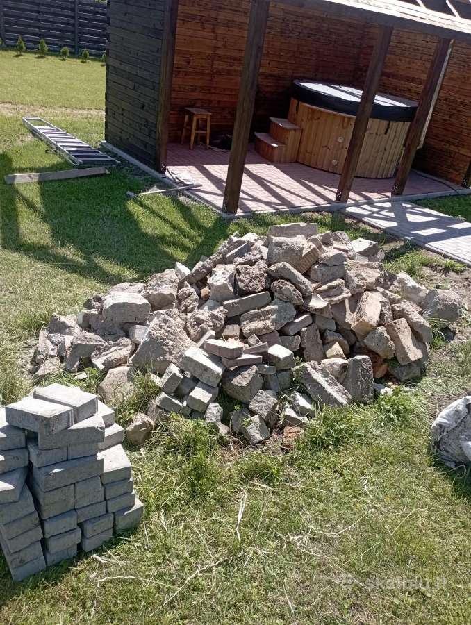 Atiduoda gruza ir palete trinkelių