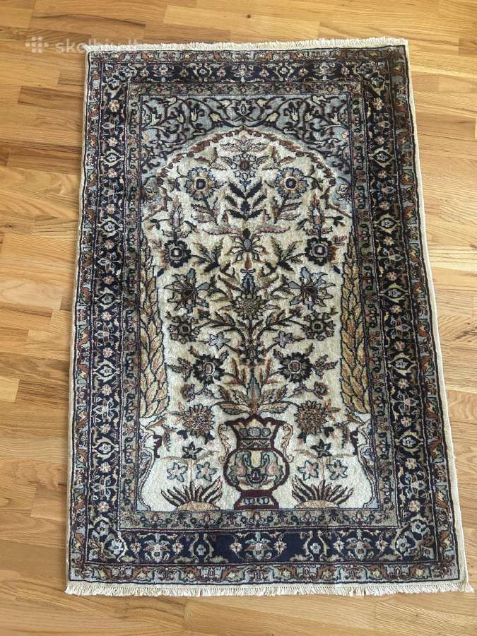 Nuostabus vilnos kilimas 142 cm - 94 cm