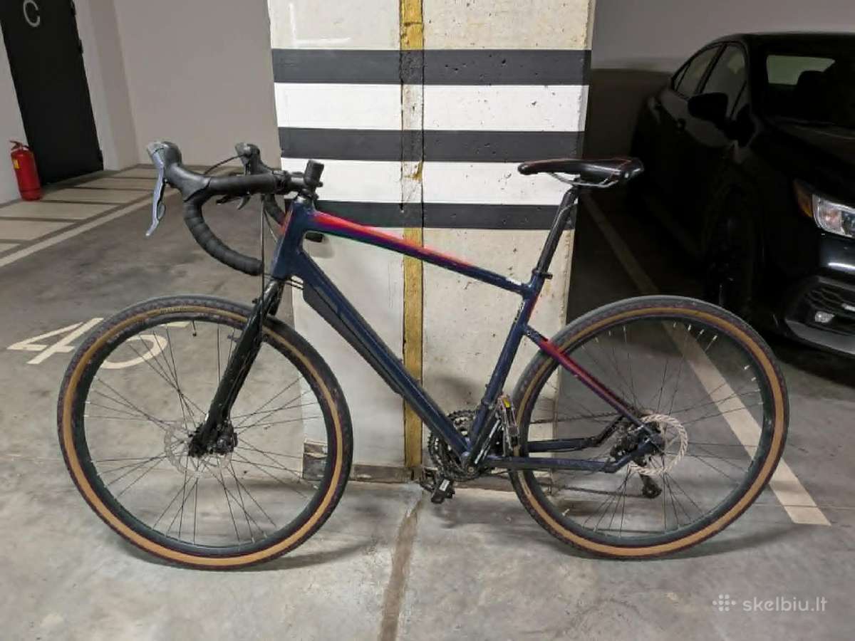 Giant Revolt gravel