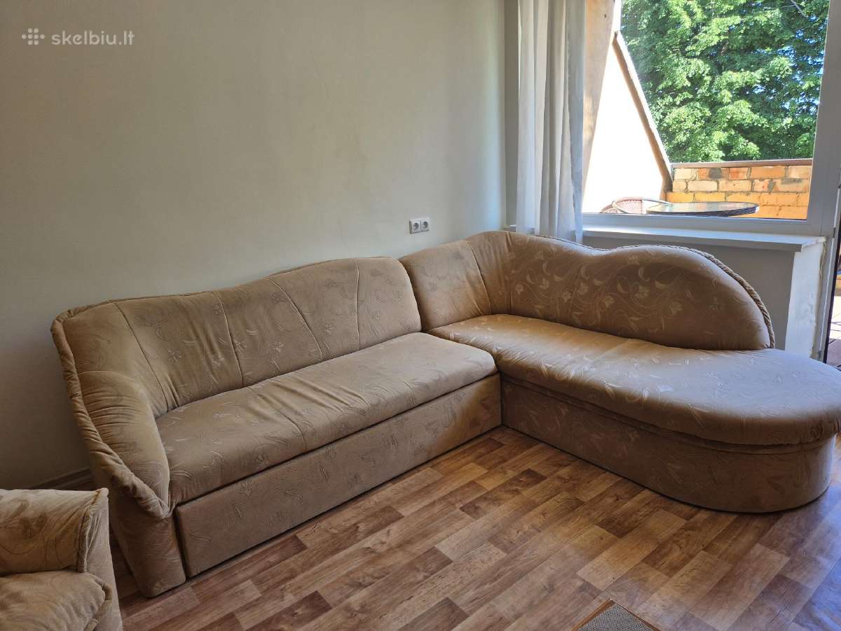 Dovanoju minkštą kampą ir spintą, Šventoji