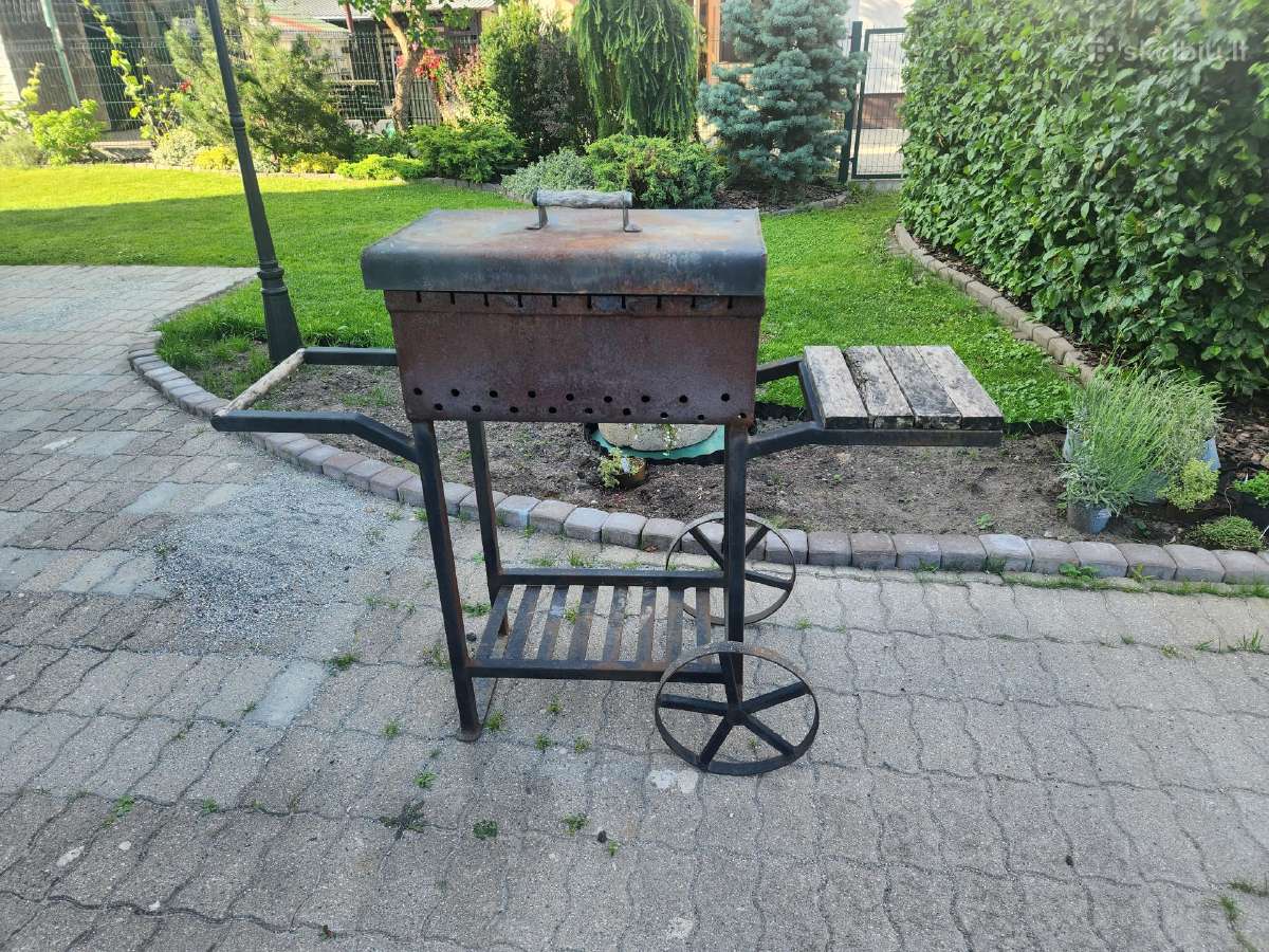 Šašlykinė su ratukais ir dangčius