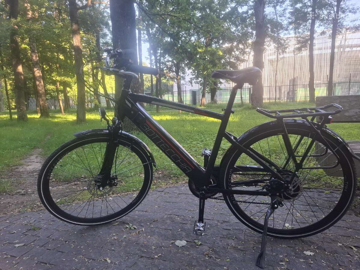 Parduodu labai mažai naudotą elektrinį dviratį.