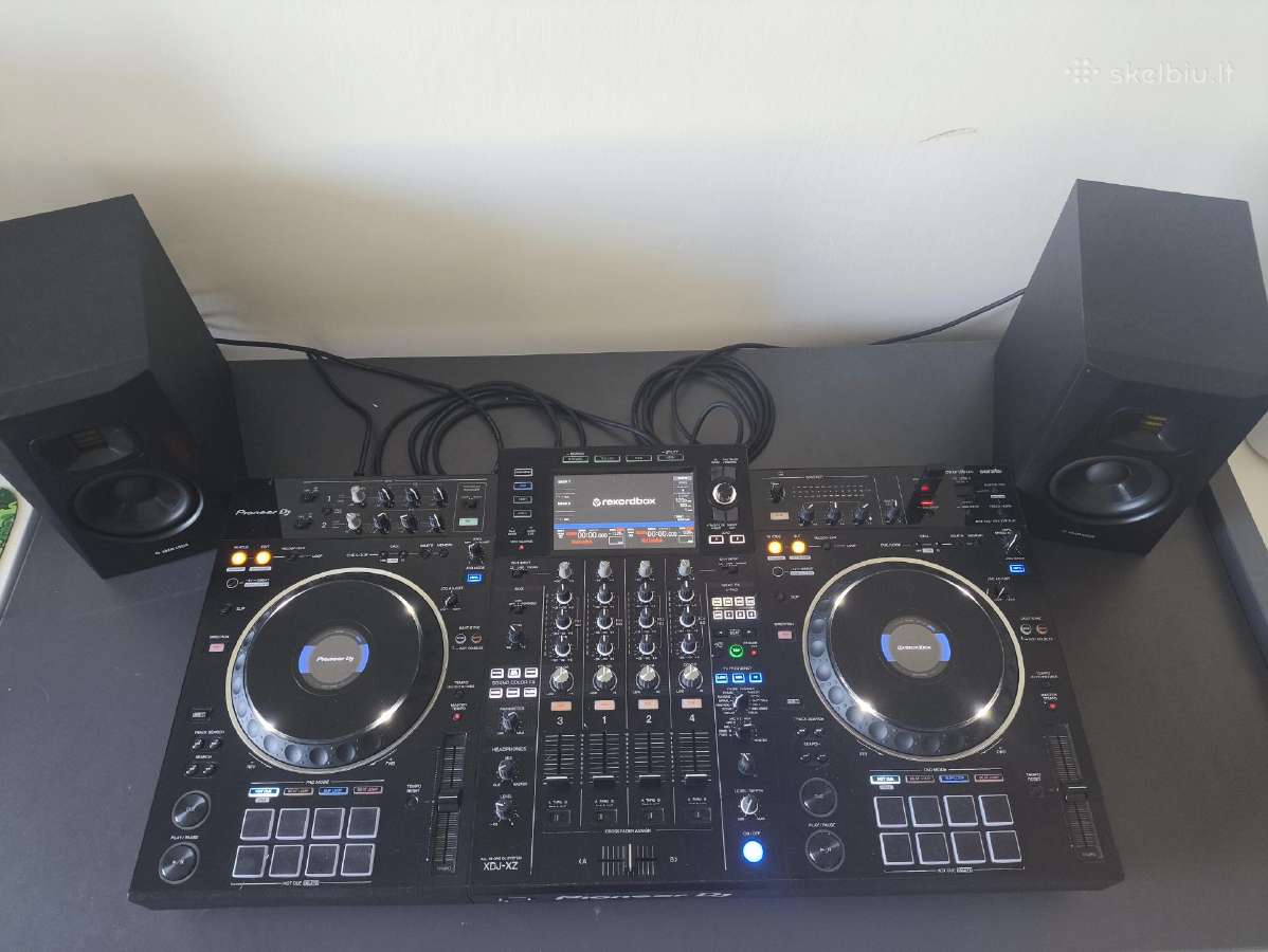 Pioneer xdj xz dj pultas su Adam audio t5v