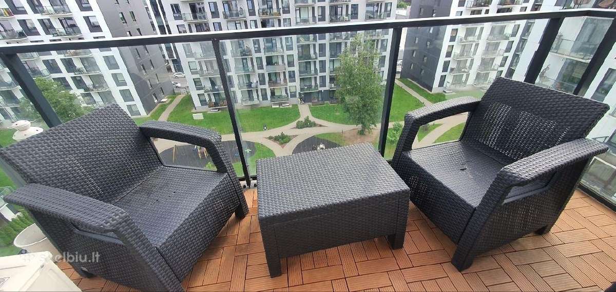 Parduodame baldų komplektą (2 foteliai ir stalas)