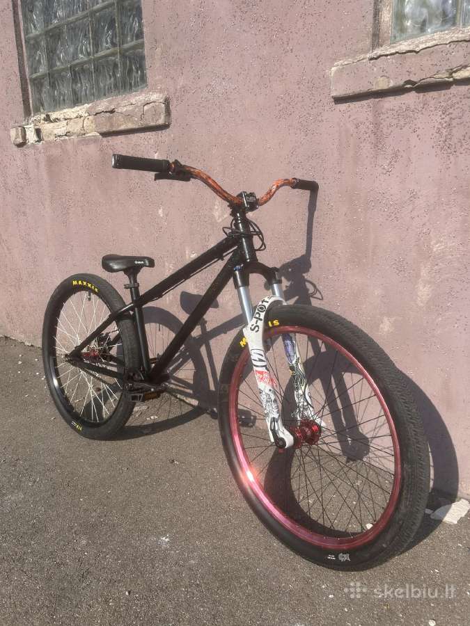 Dirt jumper