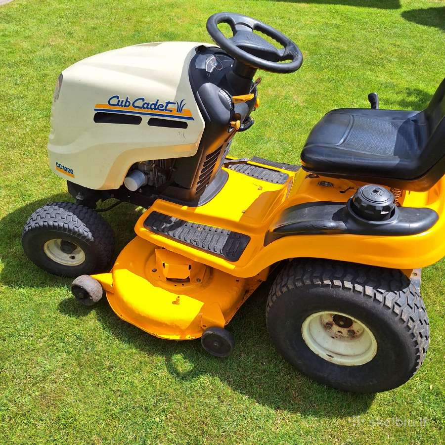 Traktoriukas cub cadet