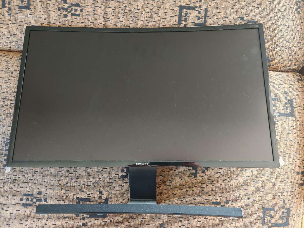Monitorius Samsung 27 coliu Lenktas Full HD hdmi