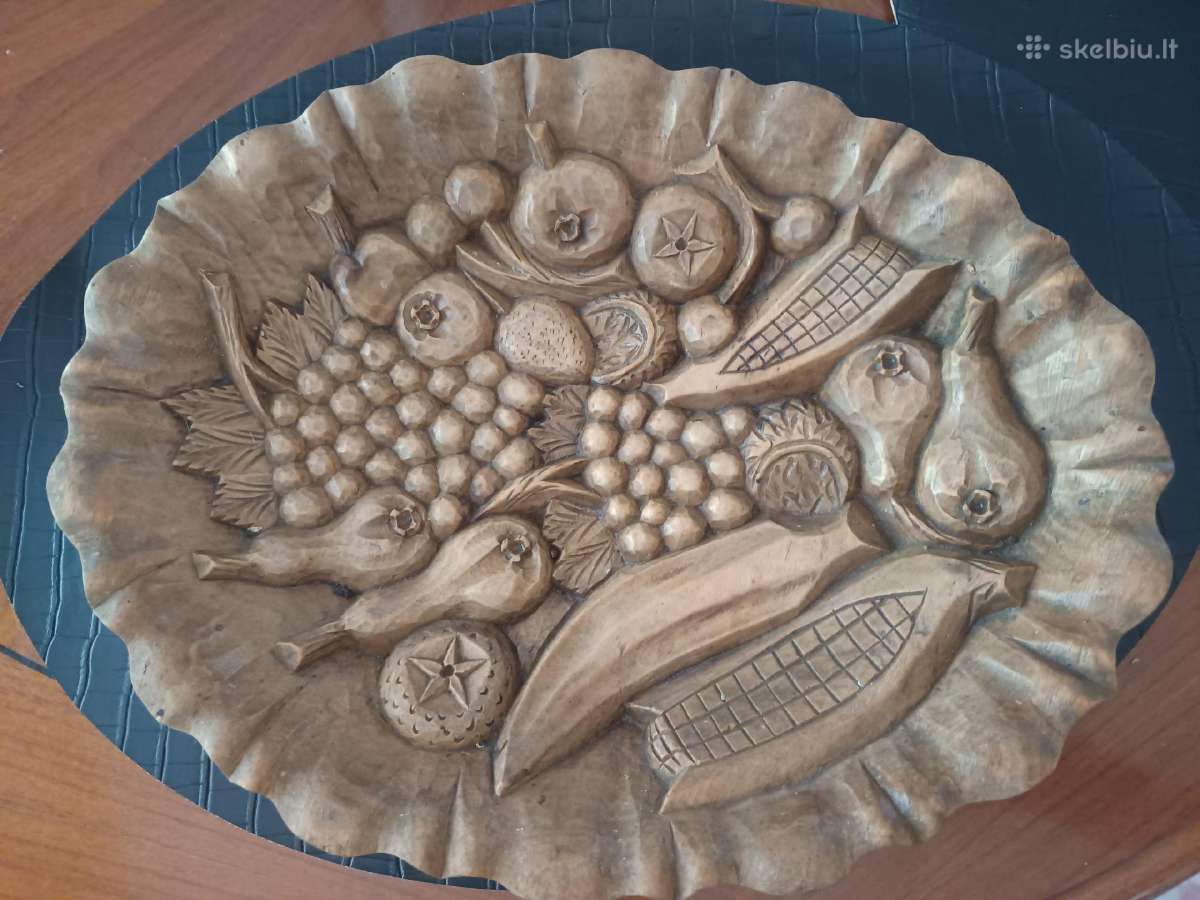 Rankomis drožinėtas padėklas-dekoracija