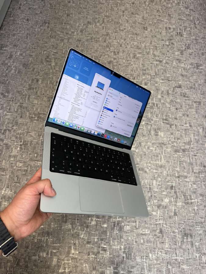 MacBook pro 14'' m3pro/18gb/512 93% bat