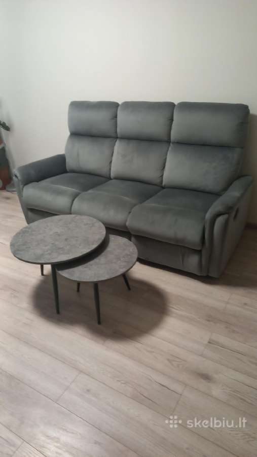 Reglaineris, sofa ir staliukai