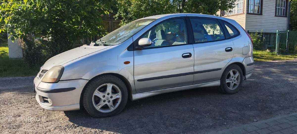 Nissan Almera tino