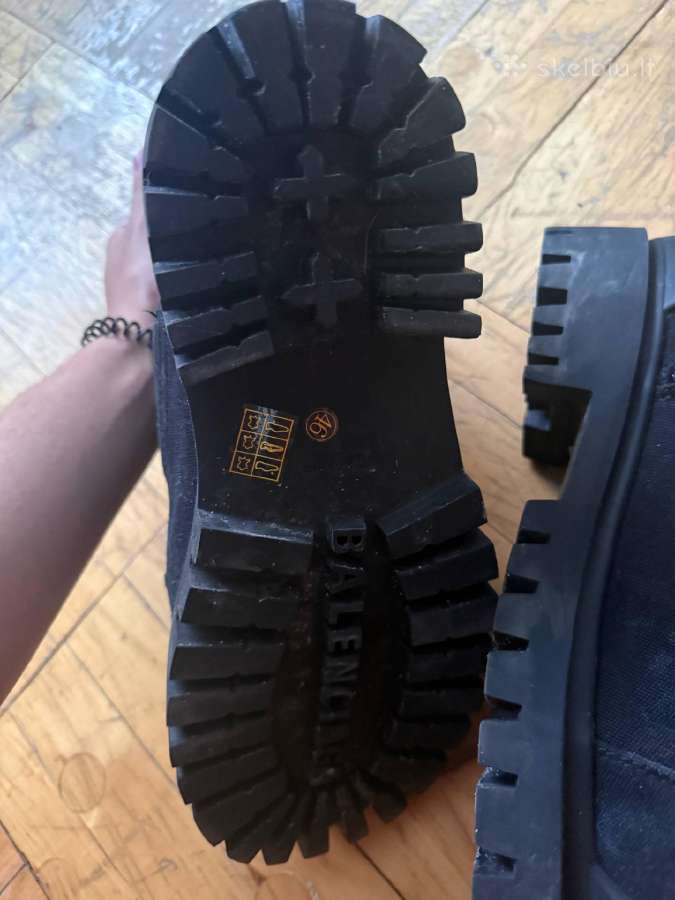 Balenciaga Strike - nuotraukos Nr. 4