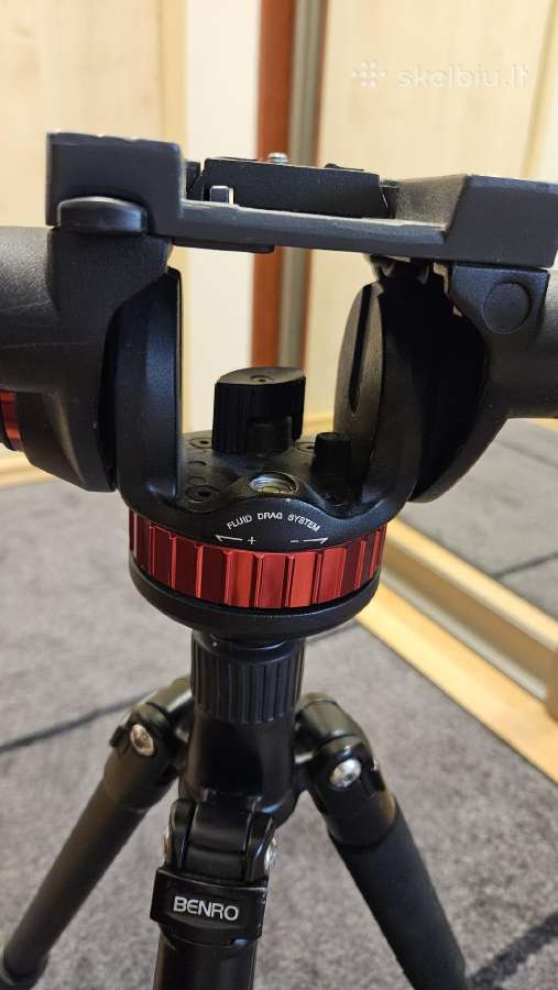 Manfrotto Mvh502ah galva + Benro A2681t trikojis