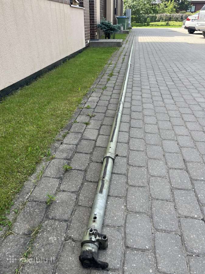 Teleskopinis aliuminis stiebas. Aukštis 15 metrų.