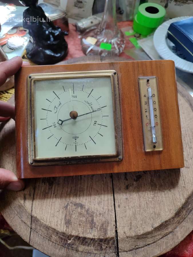Vintažinis vokiškas barometras su termometru