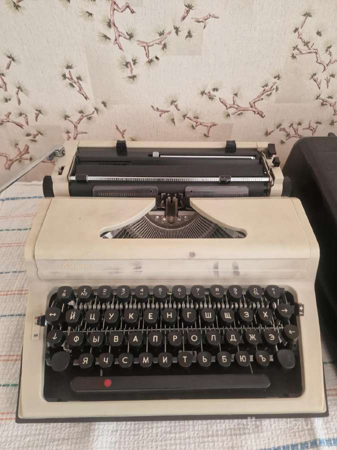 Vintage rašomoji mašinėlė „liubava“ su dėklu