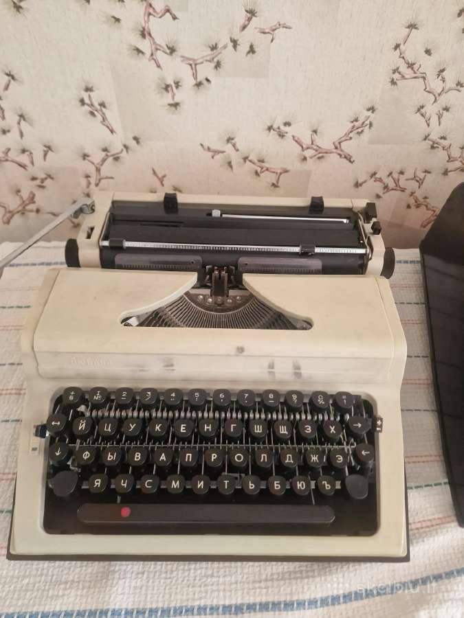Vintage rašomoji mašinėlė „liubava“ su dėklu - nuotraukos Nr. 2