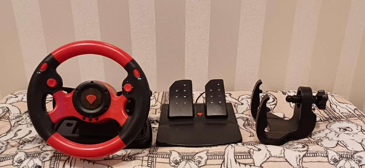 Praktiškai naujas Genesis žaidimų vairas su pedala