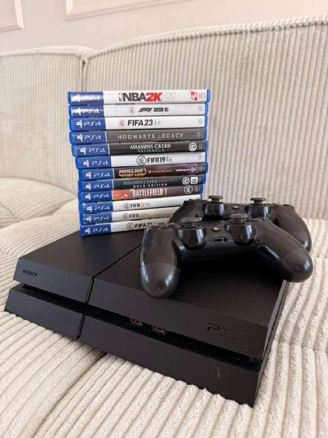 Sony Ps4 + 2 pulteliai + 12 žaidimų