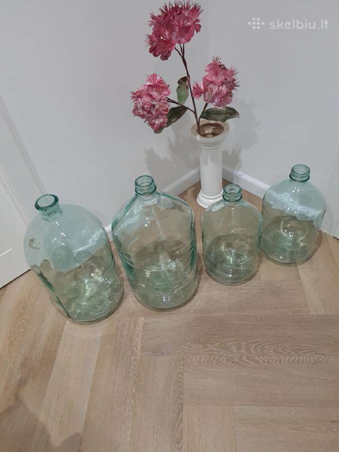 Parduodami vyno buteliai, 4 vnt 60 eur. Gargždai