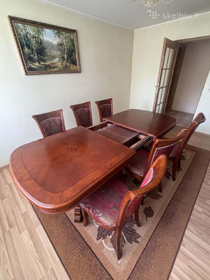 Stalas su kėdėmis