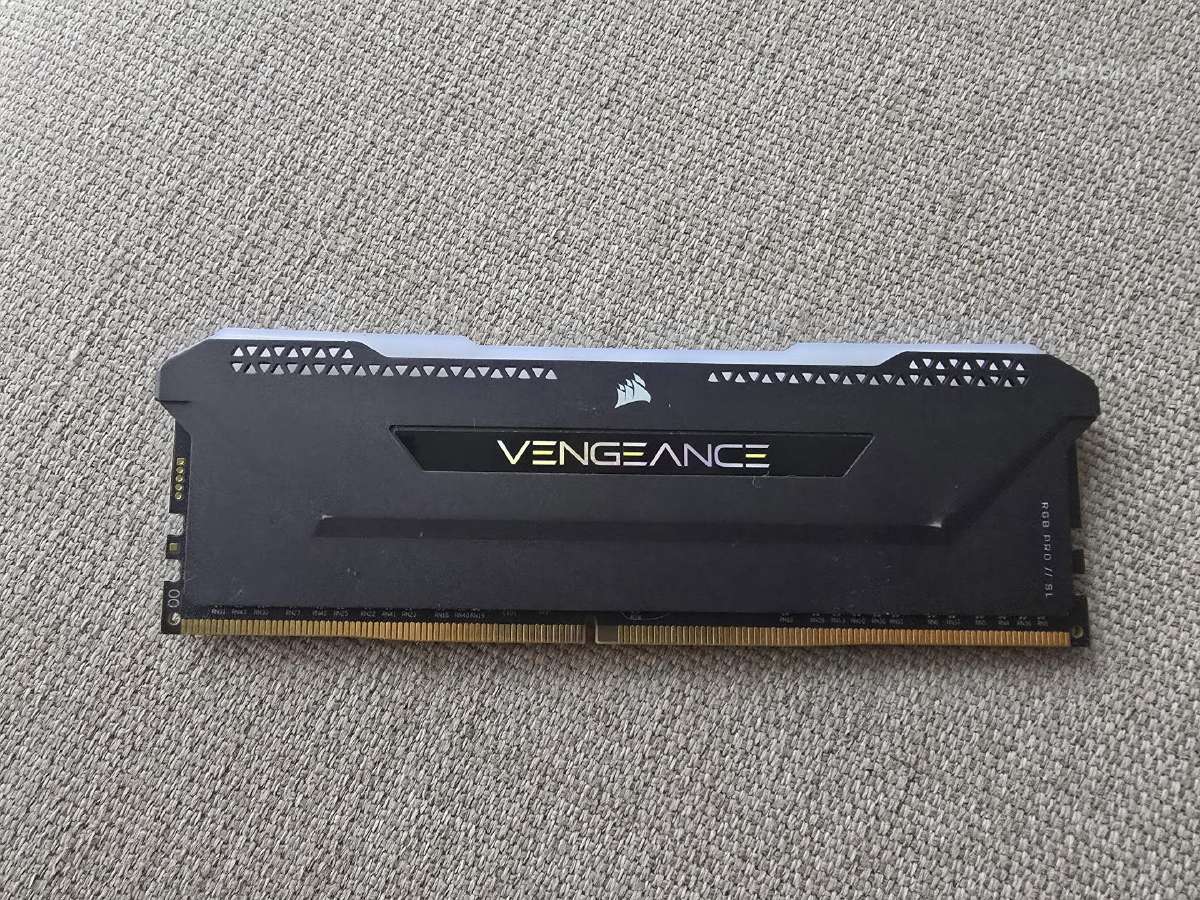 RAM Ddr4 Corsrair Vengeance Rgb 1x16gb
