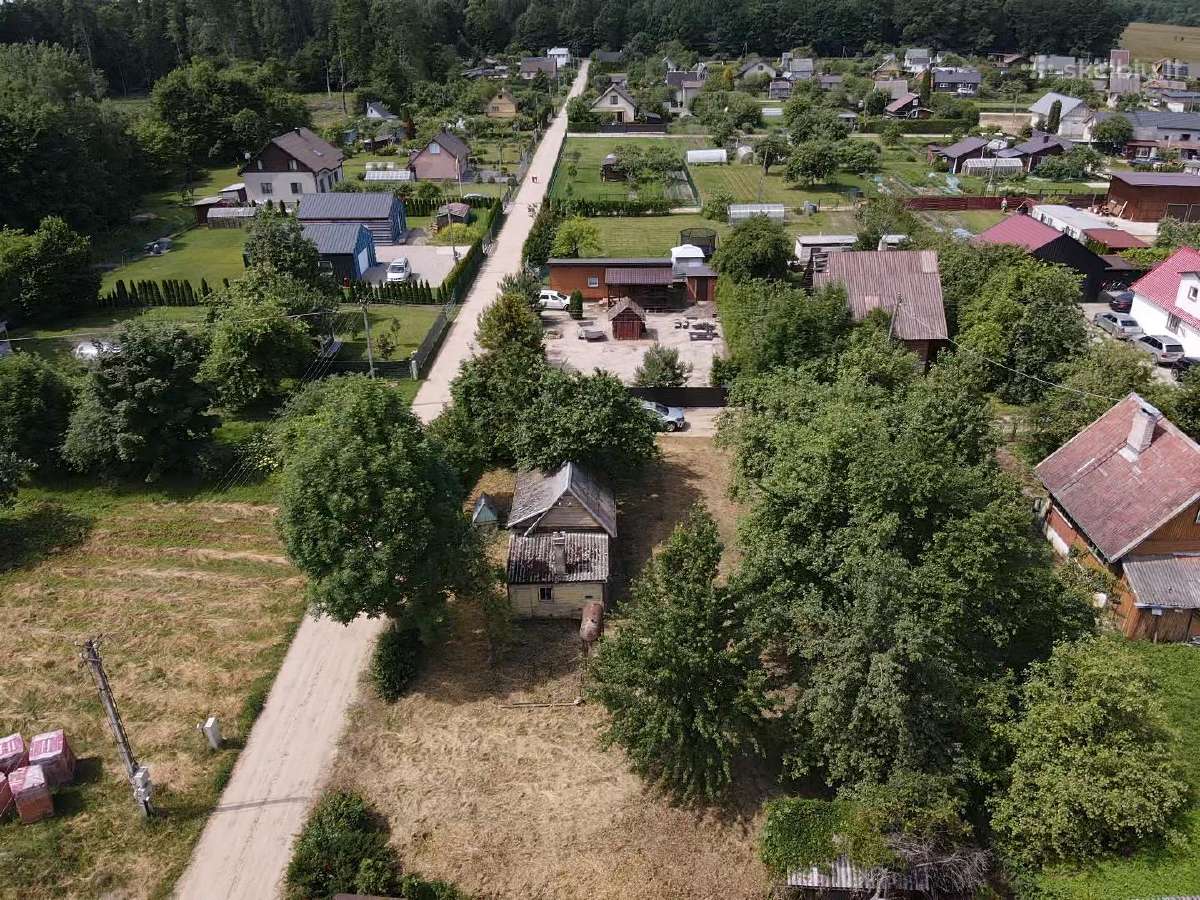 Parduodamas sklypas su sodo nameliu