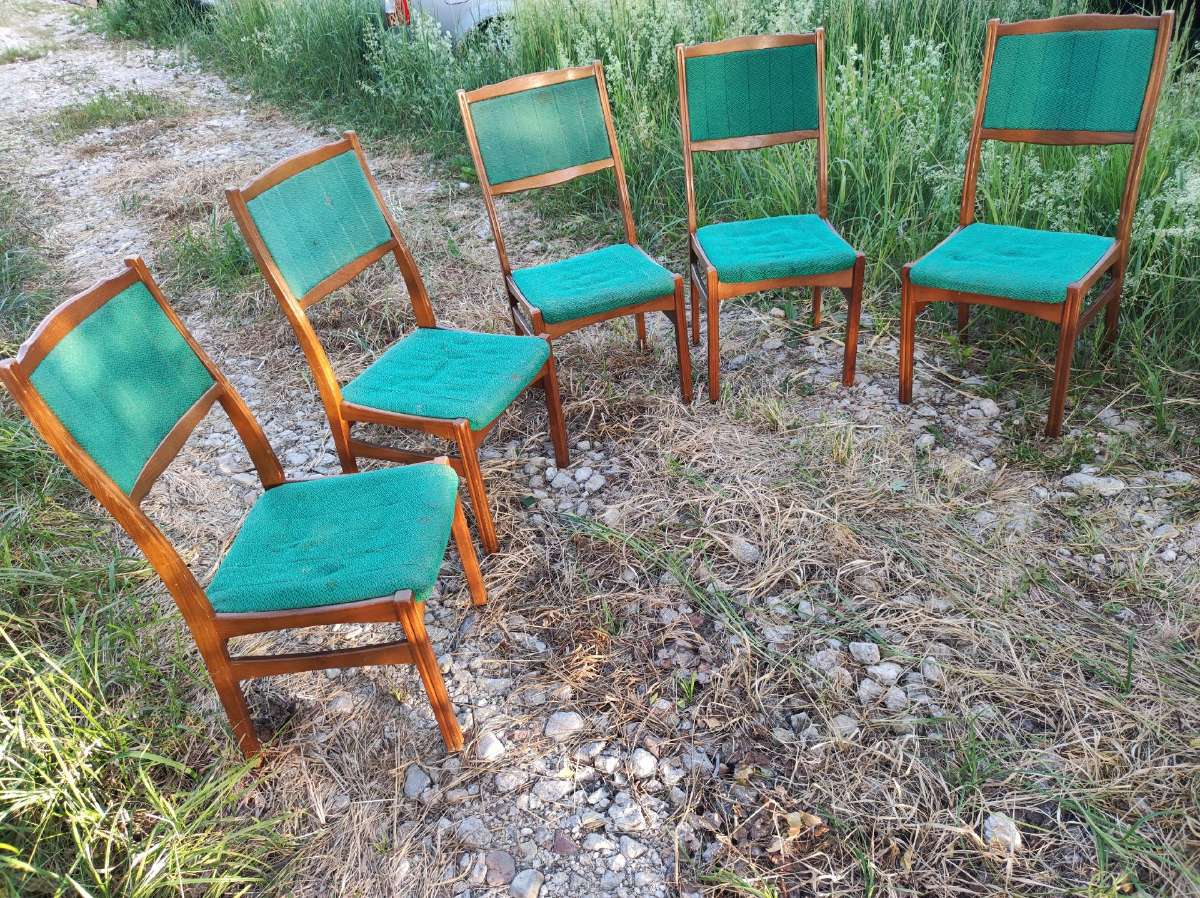 Penkios kėdės