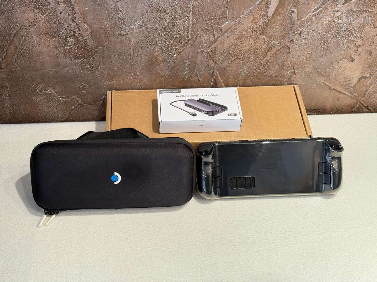 Like new! Steam Deck LCD 512gb + Multi-task Dock