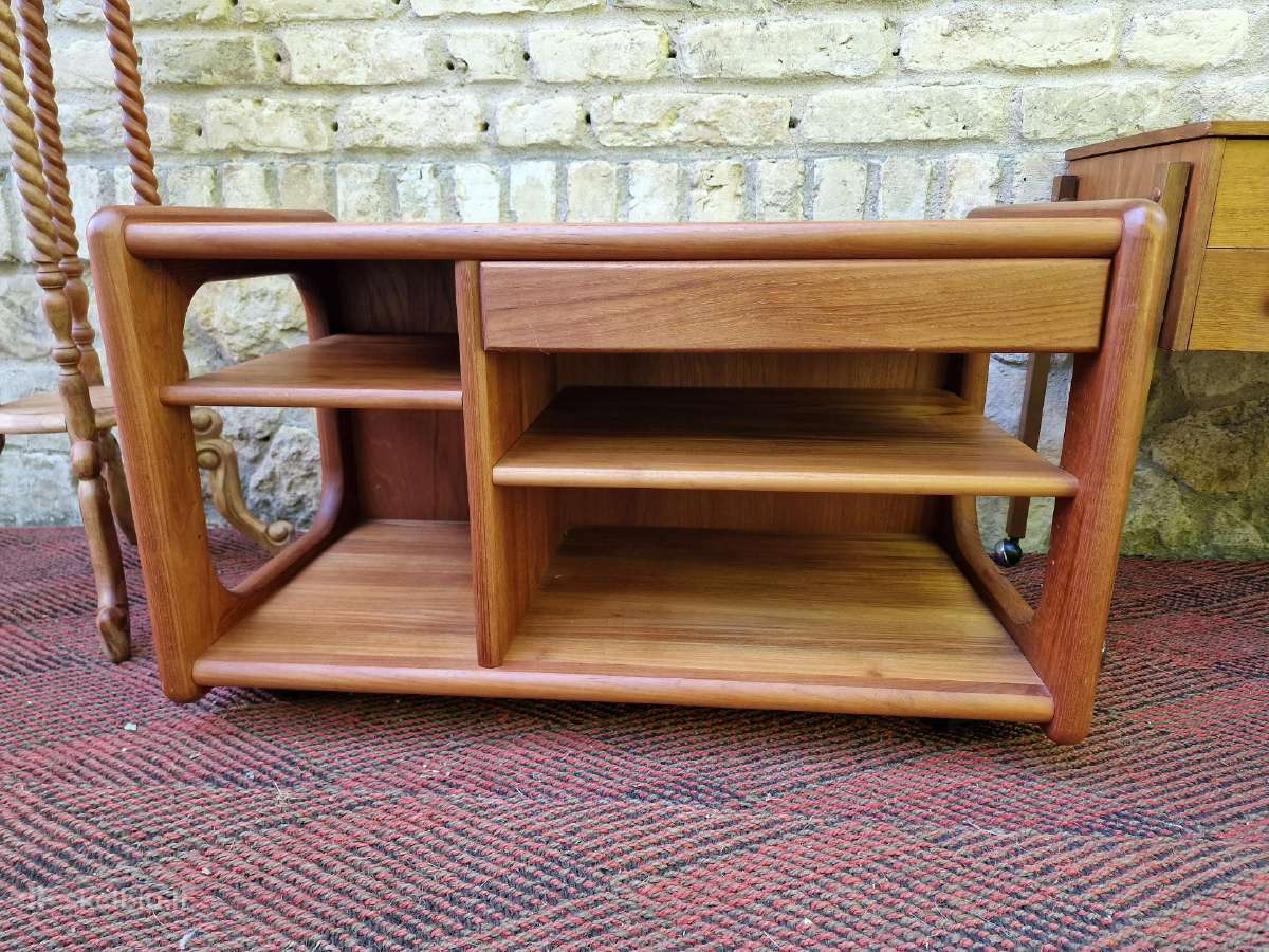 Vintažiniai mid century tikmedžio staliukai - nuotraukos Nr. 7