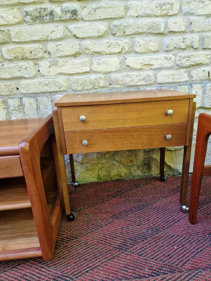 Vintažiniai mid century tikmedžio staliukai - nuotraukos Nr. 8