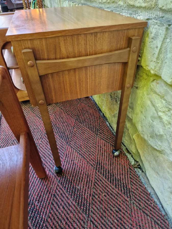 Vintažiniai mid century tikmedžio staliukai - nuotraukos Nr. 15