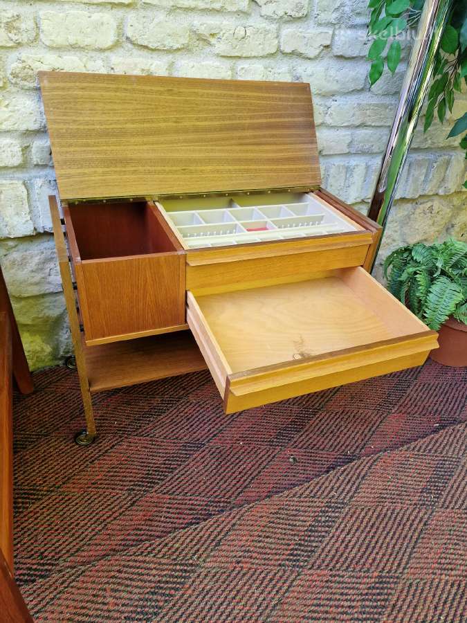 Vintažiniai mid century tikmedžio staliukai - nuotraukos Nr. 23