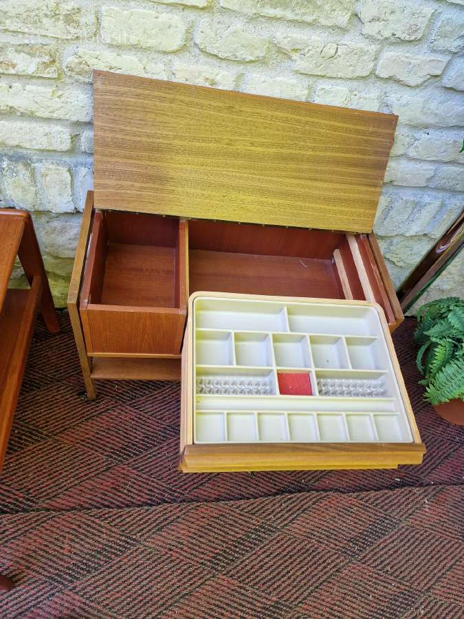 Vintažiniai mid century tikmedžio staliukai - nuotraukos Nr. 24