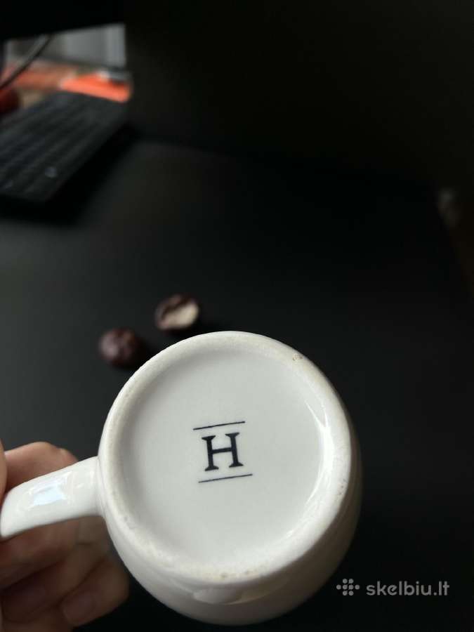 Puodelis su "H" zymejimu