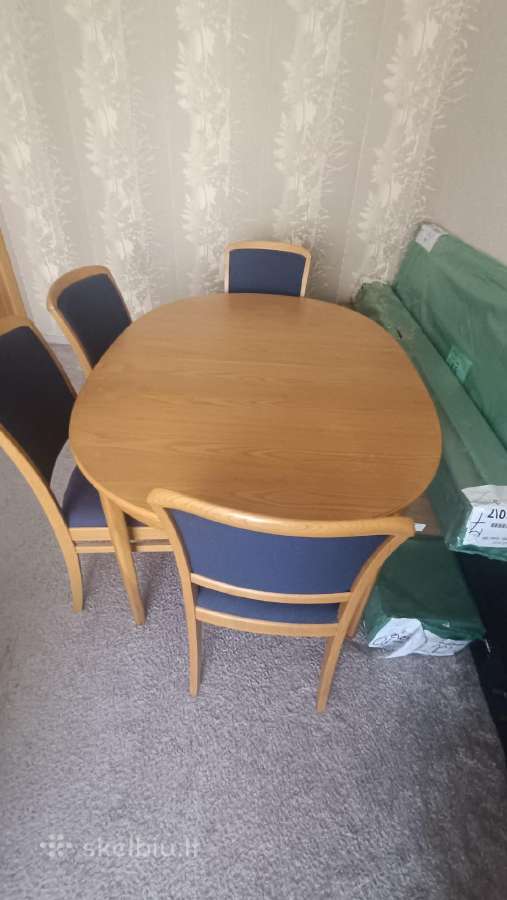 Stalas su 6 kėdėm