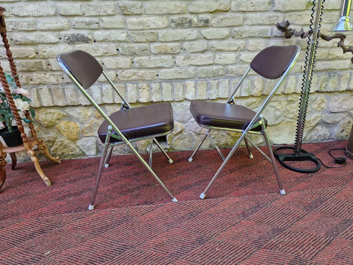 Vintažinės mid century sudedamos kėdutės